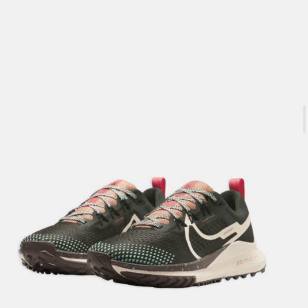 Women’s Nike Pegasus trail 4
